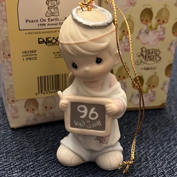 Precious Moments Other - Precious Moments Christmas ornament. Peace on earth.
